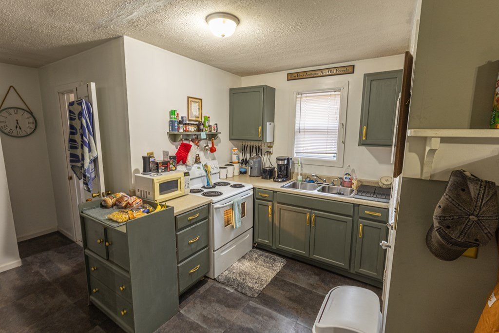 Single Family 4BR 3BA - 621R Grant Street, Benwood, WV