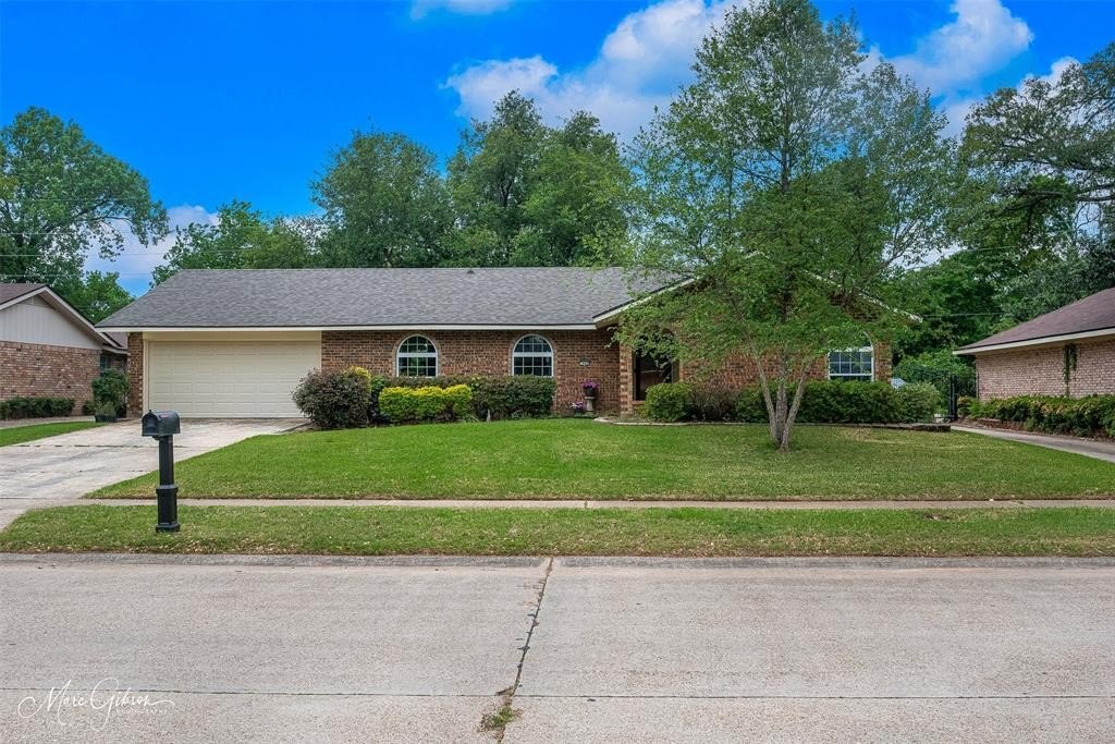 Single Family 3BR 2BA - 7440 Camelback Drive, Shreveport, LA