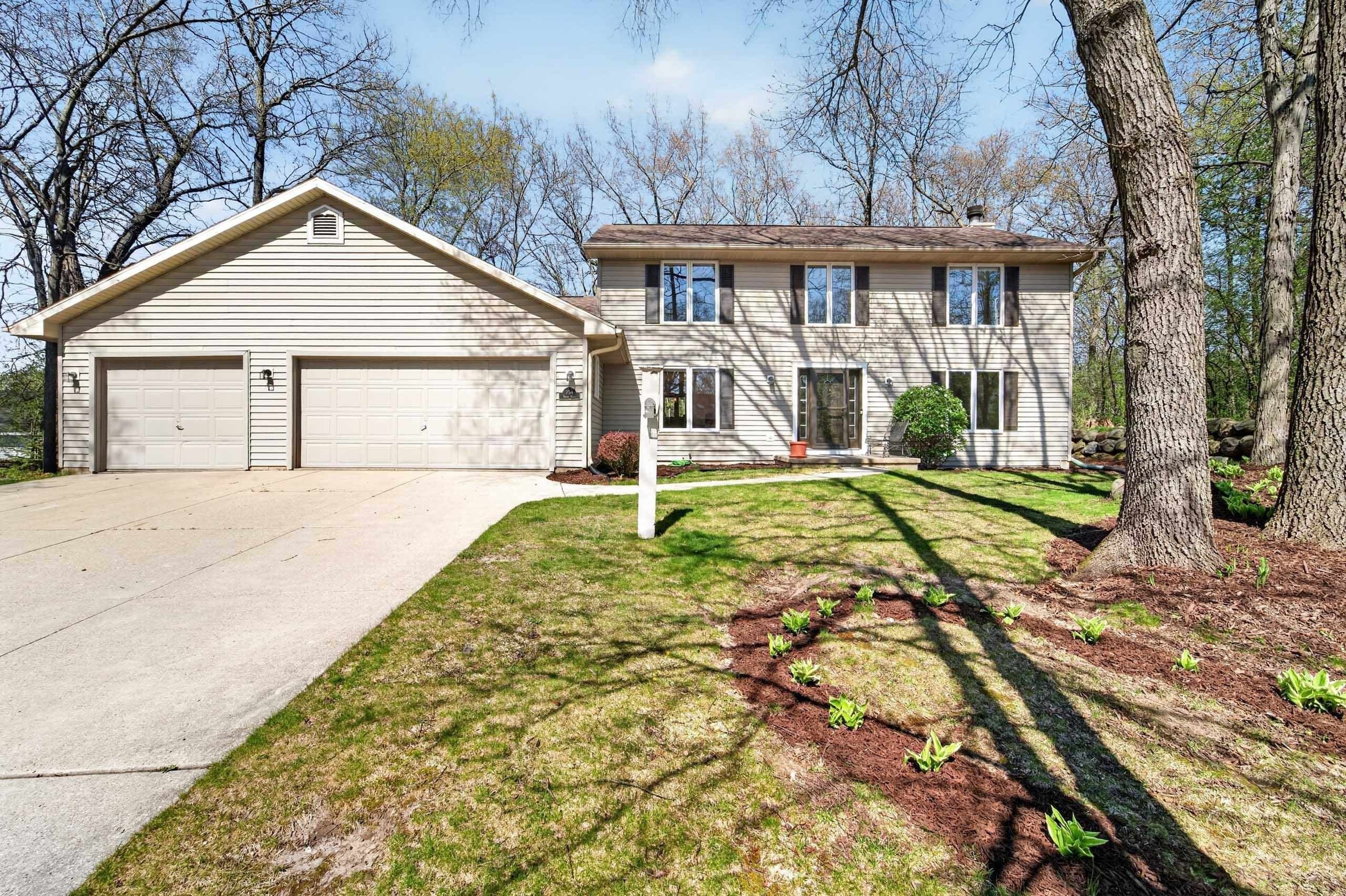 Single Family 4BR 4BA - 754 Timber Ridge Drive, Oregon, WI