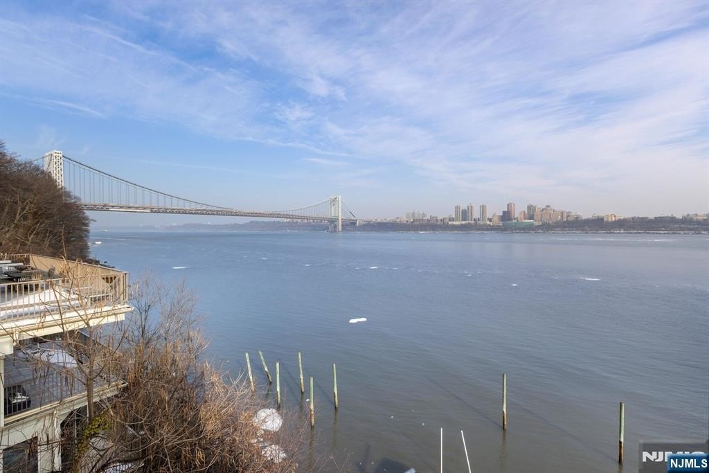 Co-op 4BR 2BA - 27 Shore Road, Edgewater, NJ