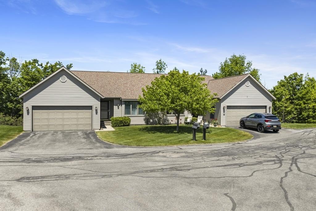 Condo 3BR 2BA - 2015 Woods Ln, Petoskey, MI