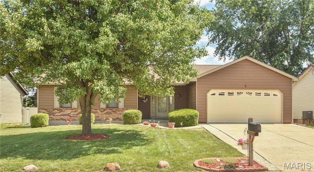 Single Family 3BR 3BA - 8 W Sunny Wood Court, St Peters, MO