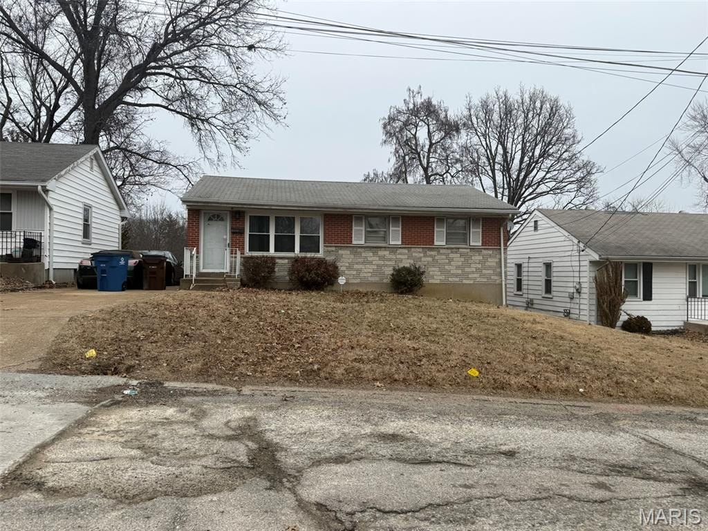 Single Family 3BR 2BA - 631 Robert Avenue, Ferguson, MO