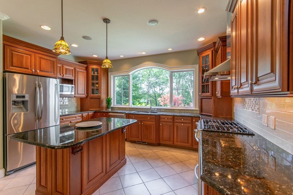 Single Family 3BR 3BA - 7 Western View Rd, Holyoke, MA