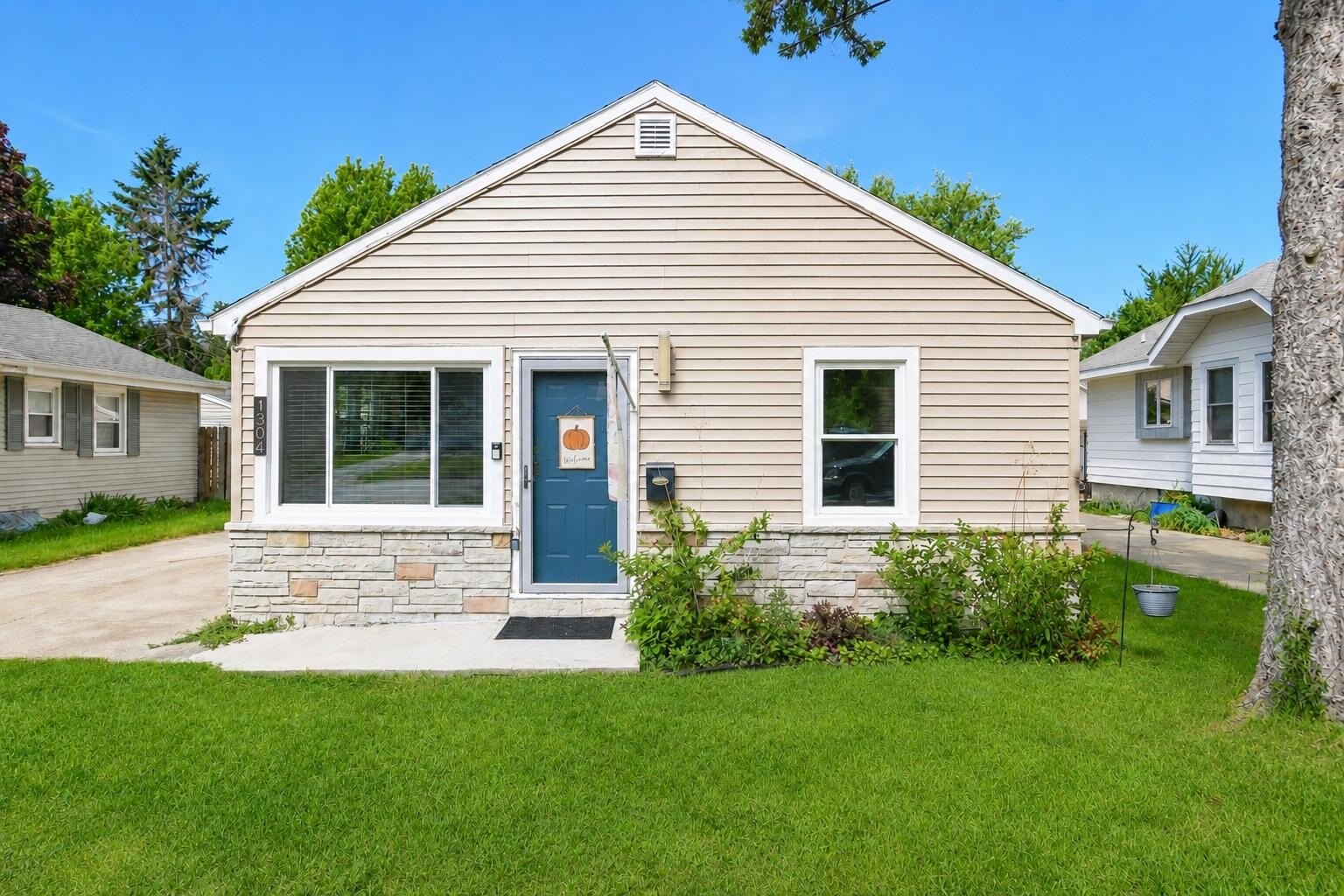 Other 3BR 1BA - 1304 N Grandview Blvd, Waukesha, WI