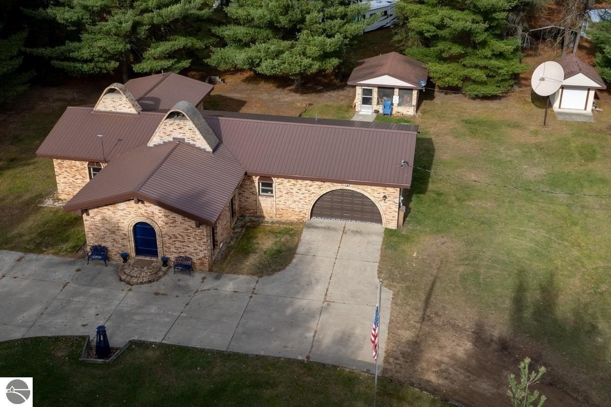Single Family 3BR 2BA - 10279 N Finley Lake Avenue, Harrison, MI