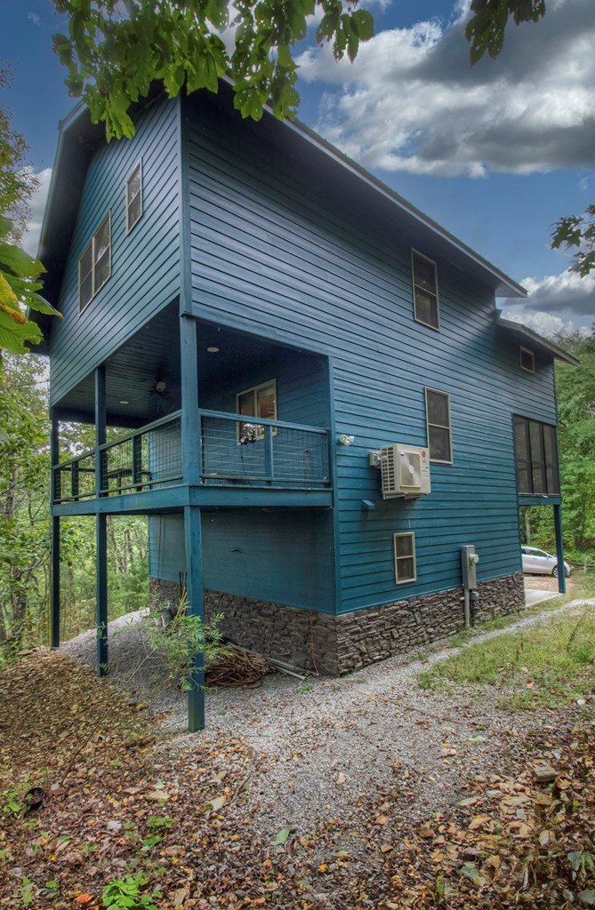 Single Family 2BR 3BA - 2500 Joe Brown Hwy, Tellico Plains, TN