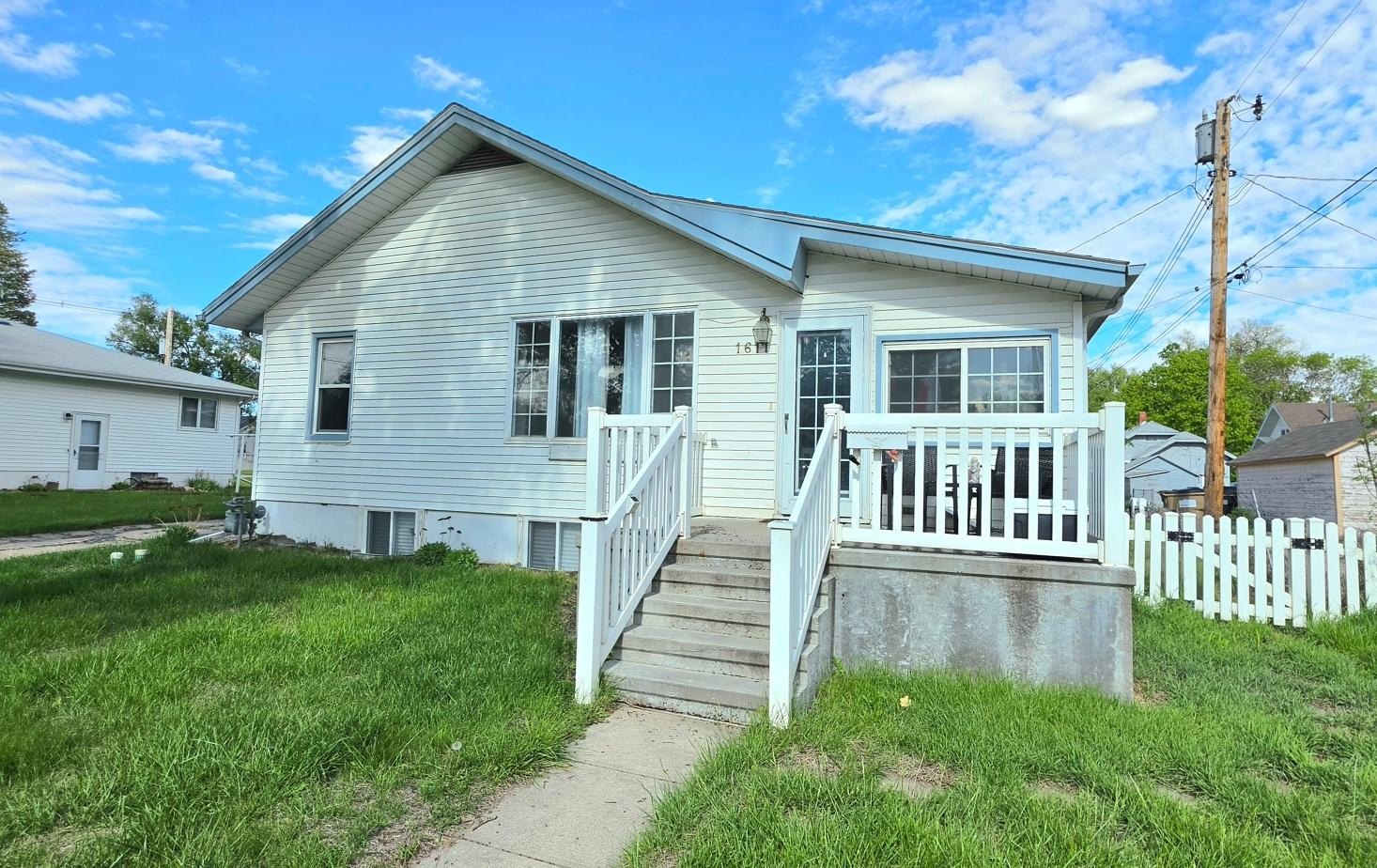 Single Family 4BR 2BA - 1211 Avenue C, Gothenburg, NE