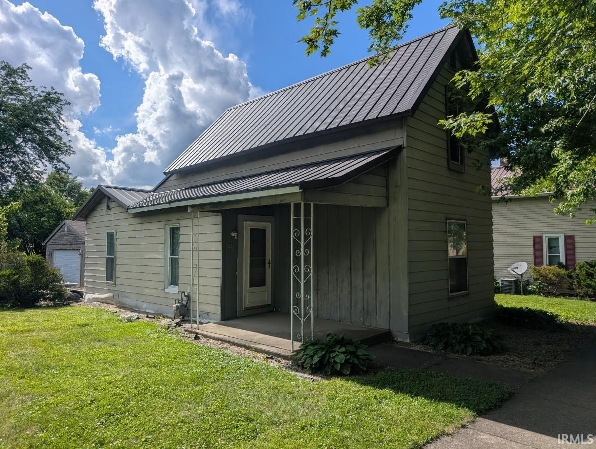 Single Family 3BR 2BA - 111 S Spring Street, Wakarusa, IN