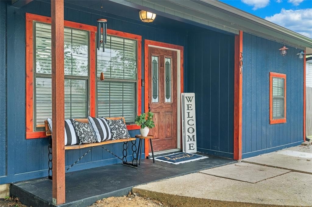 Single Family 2BR 1BA - 307 N 2nd Street, Crandall, TX