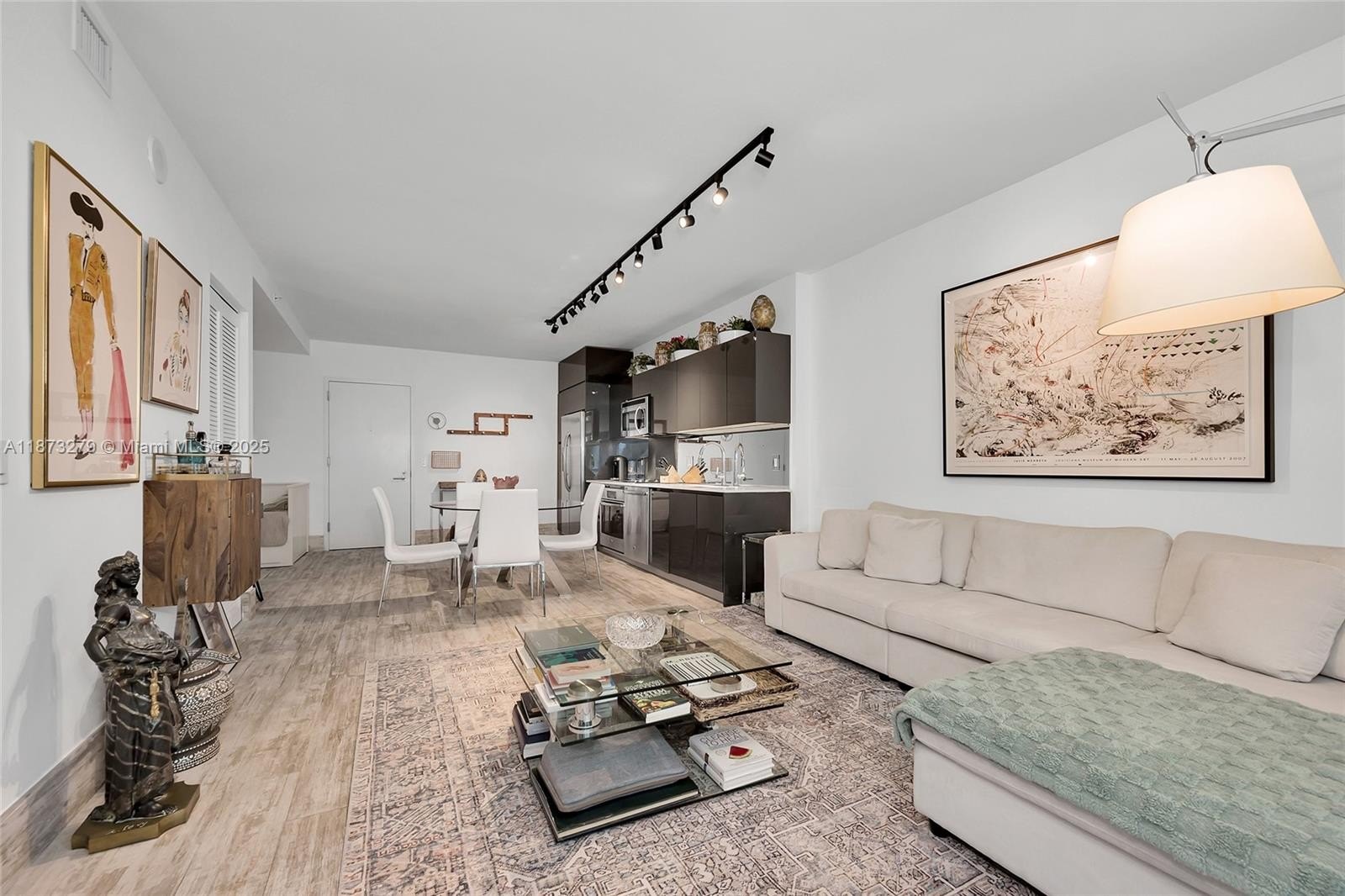 Condo 1BR 2BA - 31 SE 6th St, Miami, FL