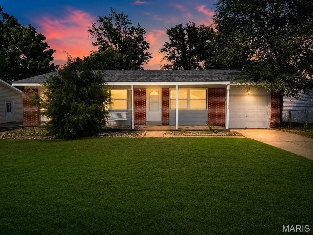 Single Family 3BR 3BA - 21 Saint Lawrence Drive, St Peters, MO