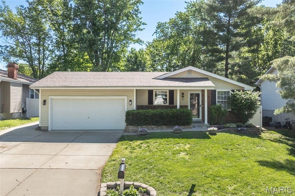 Single Family 3BR 2BA - 32 Oak Knoll Drive, St Peters, MO