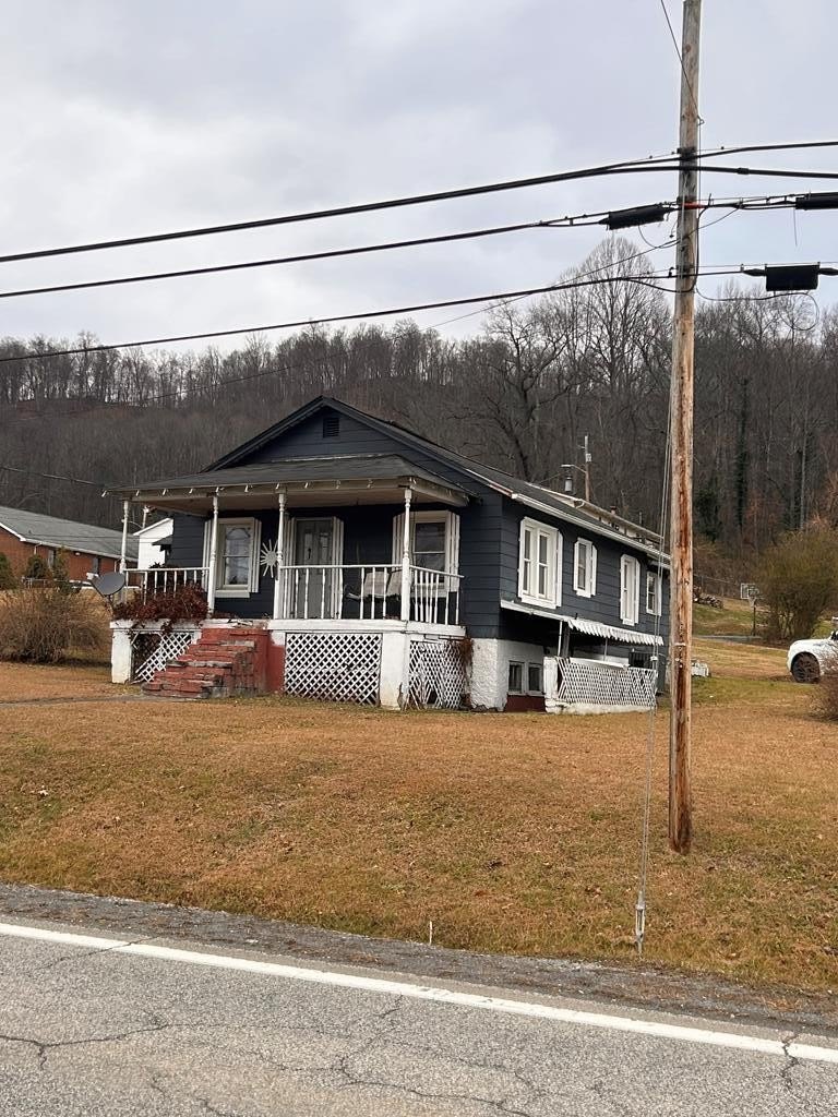 Single Family 3BR 1BA - 18585 Midland Trail, ANSTED, WV