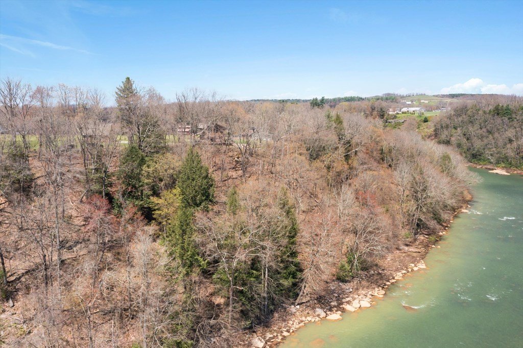 Single Family 2BR 3BA - 725 Riverbends Drive, Parker, PA
