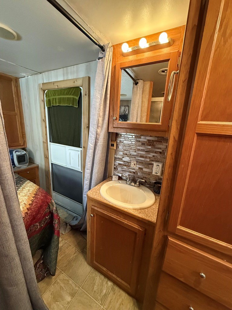 Single Family 1BR 1BA - 73 12th Street, Ellijay, GA