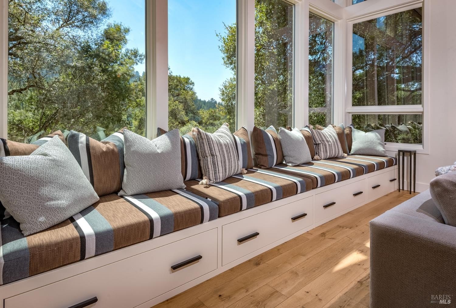 Single Family 3BR 4BA - 18345 Highway 128, Calistoga, CA