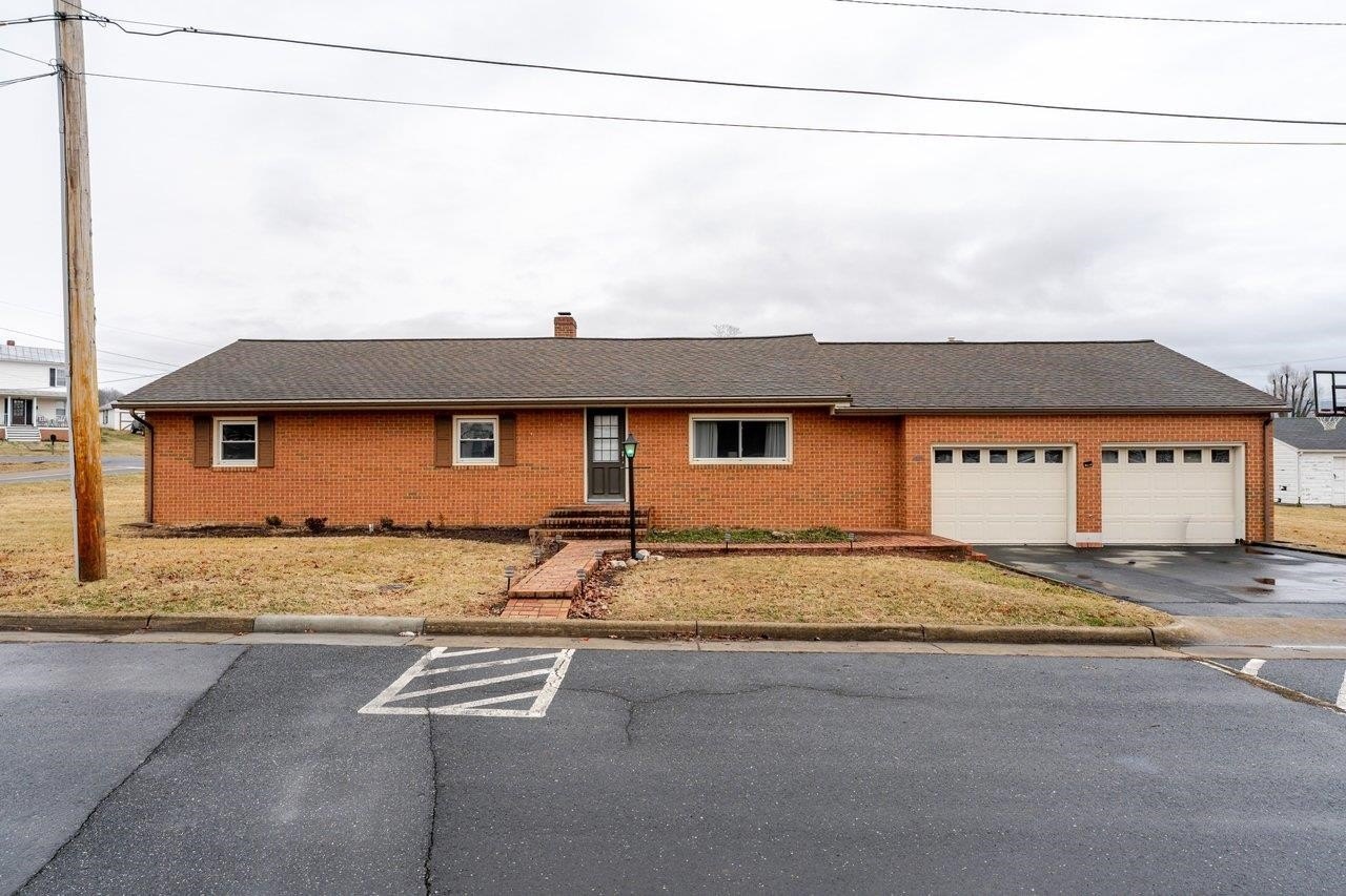 Single Family 3BR 3BA - 114 CLARKE AVE, ELKTON, VA