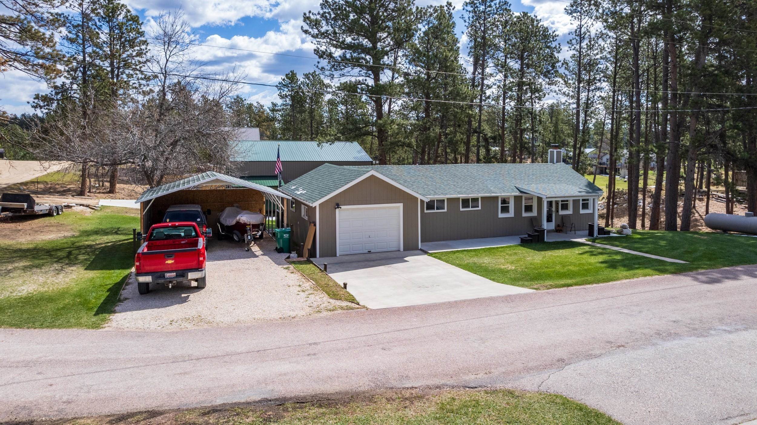 Single Family 2BR 1BA - 606 Victory Lane, Custer, SD
