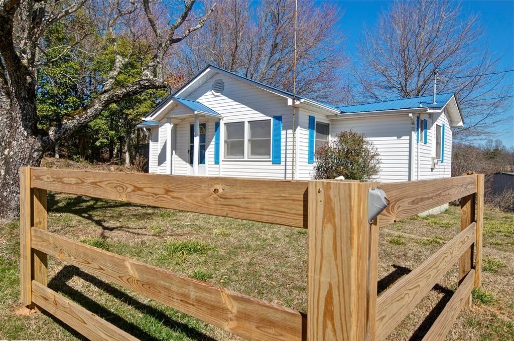 Single Family 2BR 1BA - 2165 Townsend Mill Road, Young Harris, GA