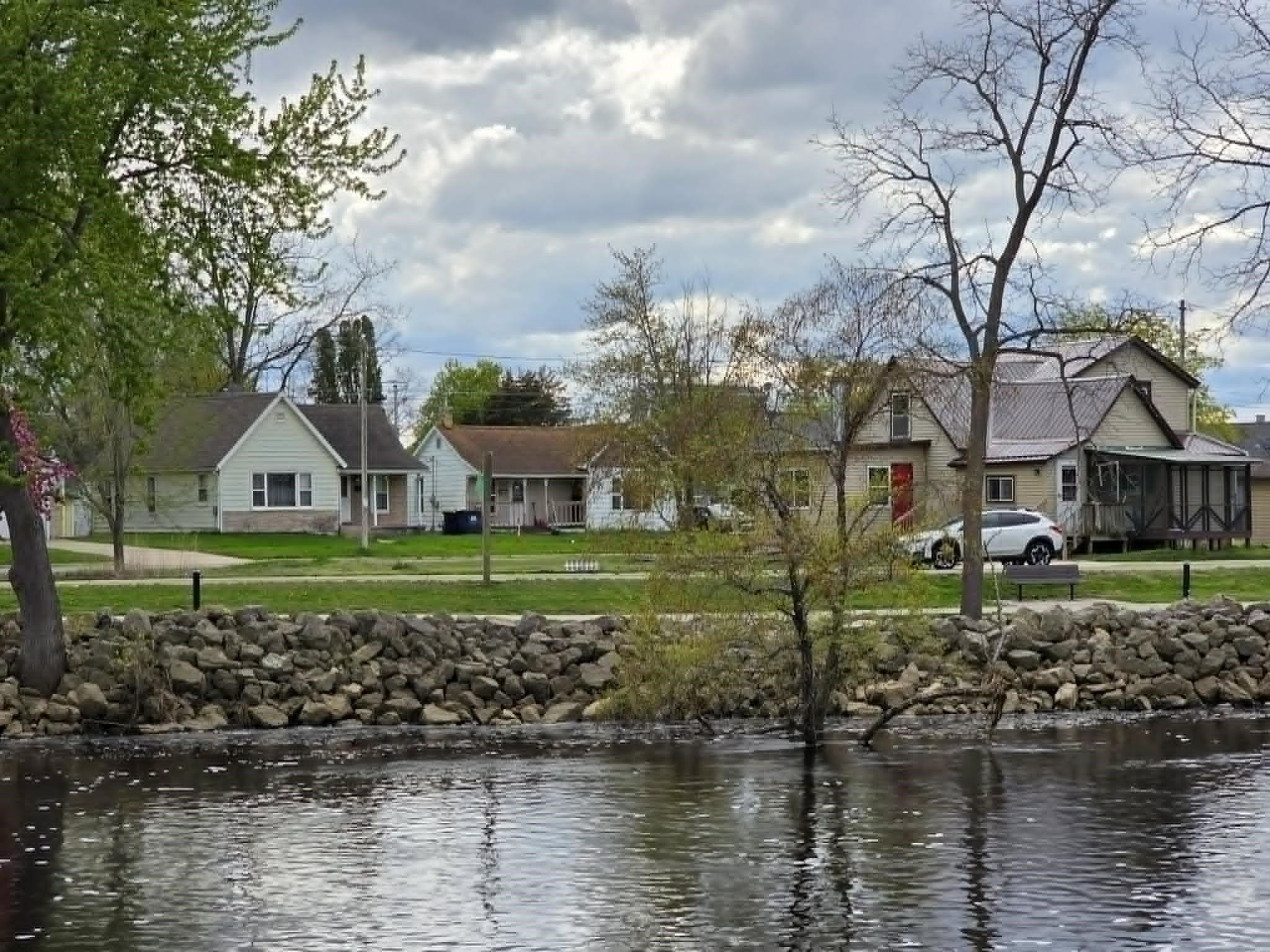 Single Family 2BR 1BA - 806 Mansion Street, Mauston, WI