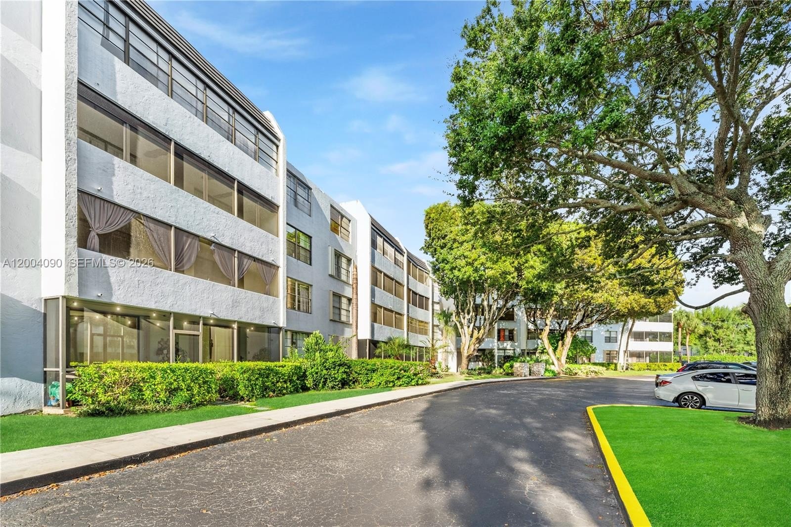 Condo 2BR 2BA - 10852 N Kendall Dr, Miami, FL