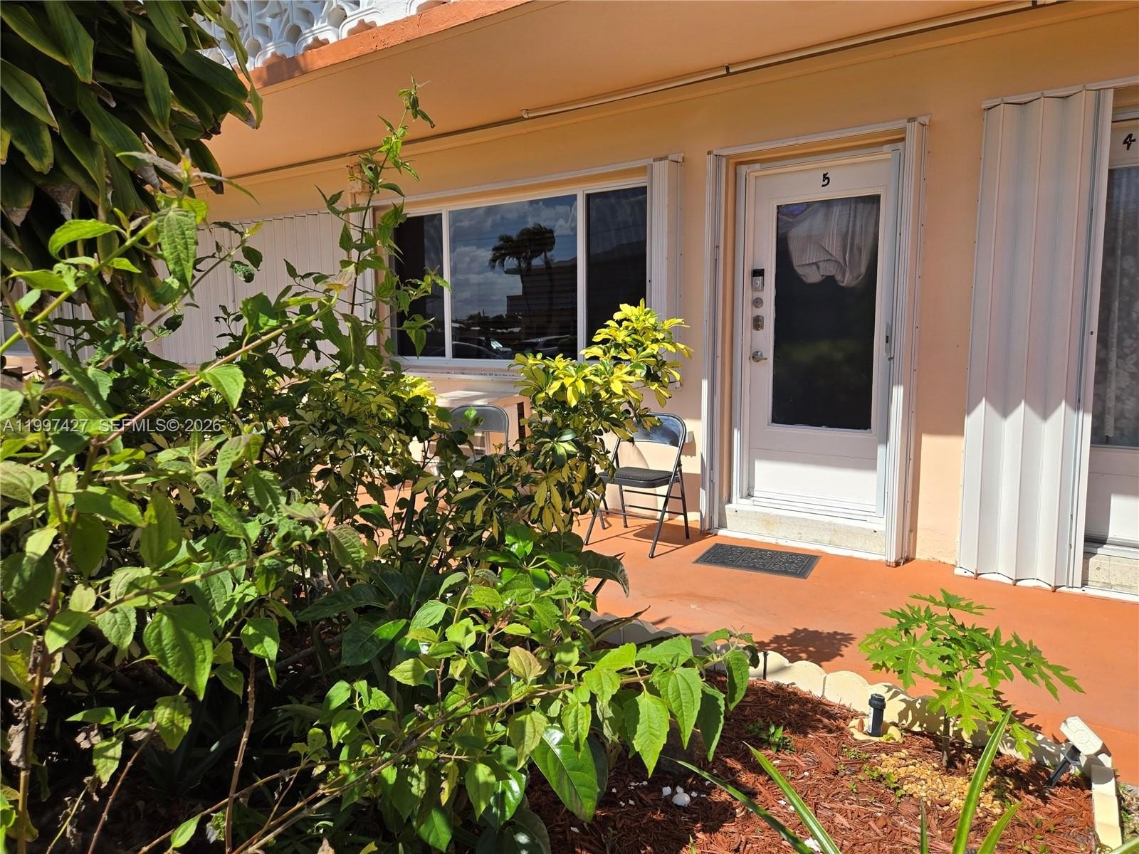 Condo 1BR 1BA - 820 SW 11th Ave, Hallandale Beach, FL