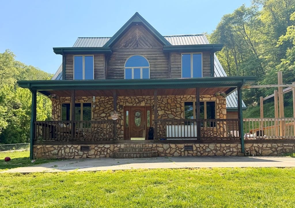 Single Family 4BR 3BA - 270 Finance Hollow, Martin, KY