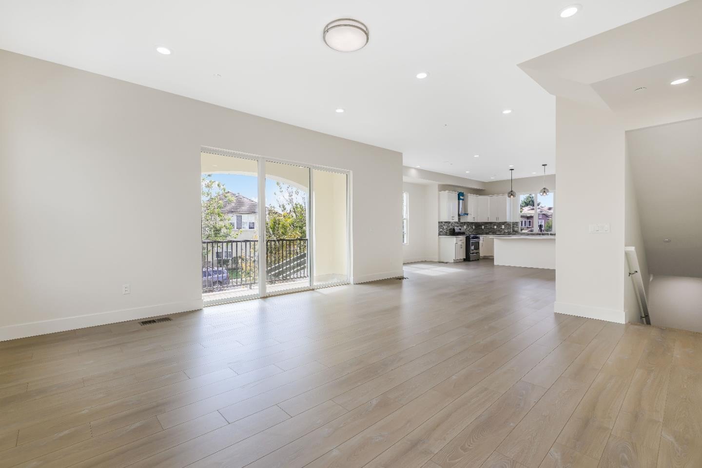 Single Family 3BR 4BA - 401 San Luis AVE, WATSONVILLE, CA