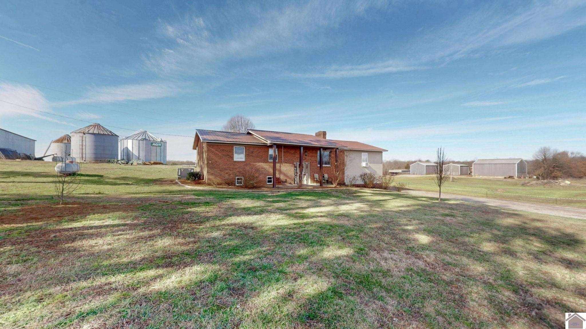 Single Family 5BR 2BA - 500 dairy ln, Murray, KY
