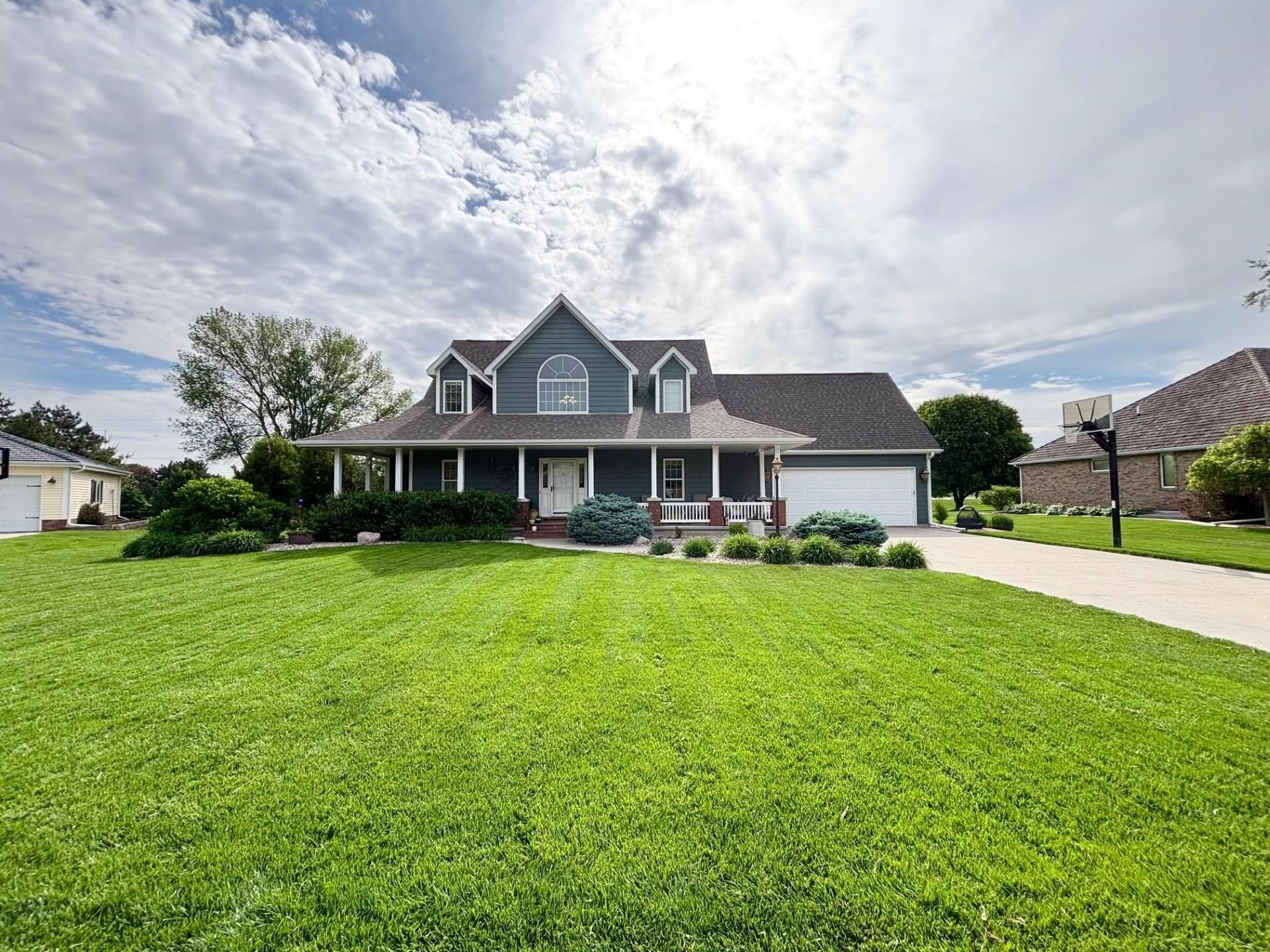 Single Family 5BR 4BA - 6669 Country Club Drive, Columbus, NE