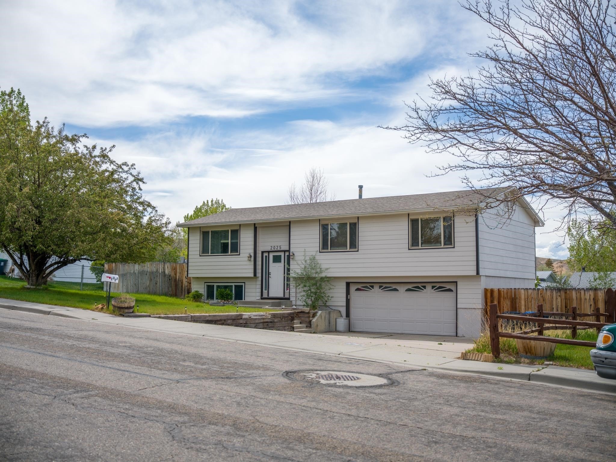 Single Family 3BR 2BA - 2025 Oklahoma Drive, Green River, WY