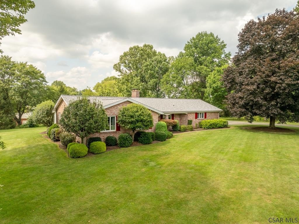 Single Family 4BR 3BA - 513 State Route 271, Ligonier, PA