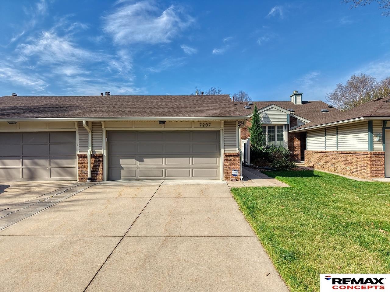 Single Family 2BR 2BA - 7207 Grand Oaks Drive, Lincoln, NE