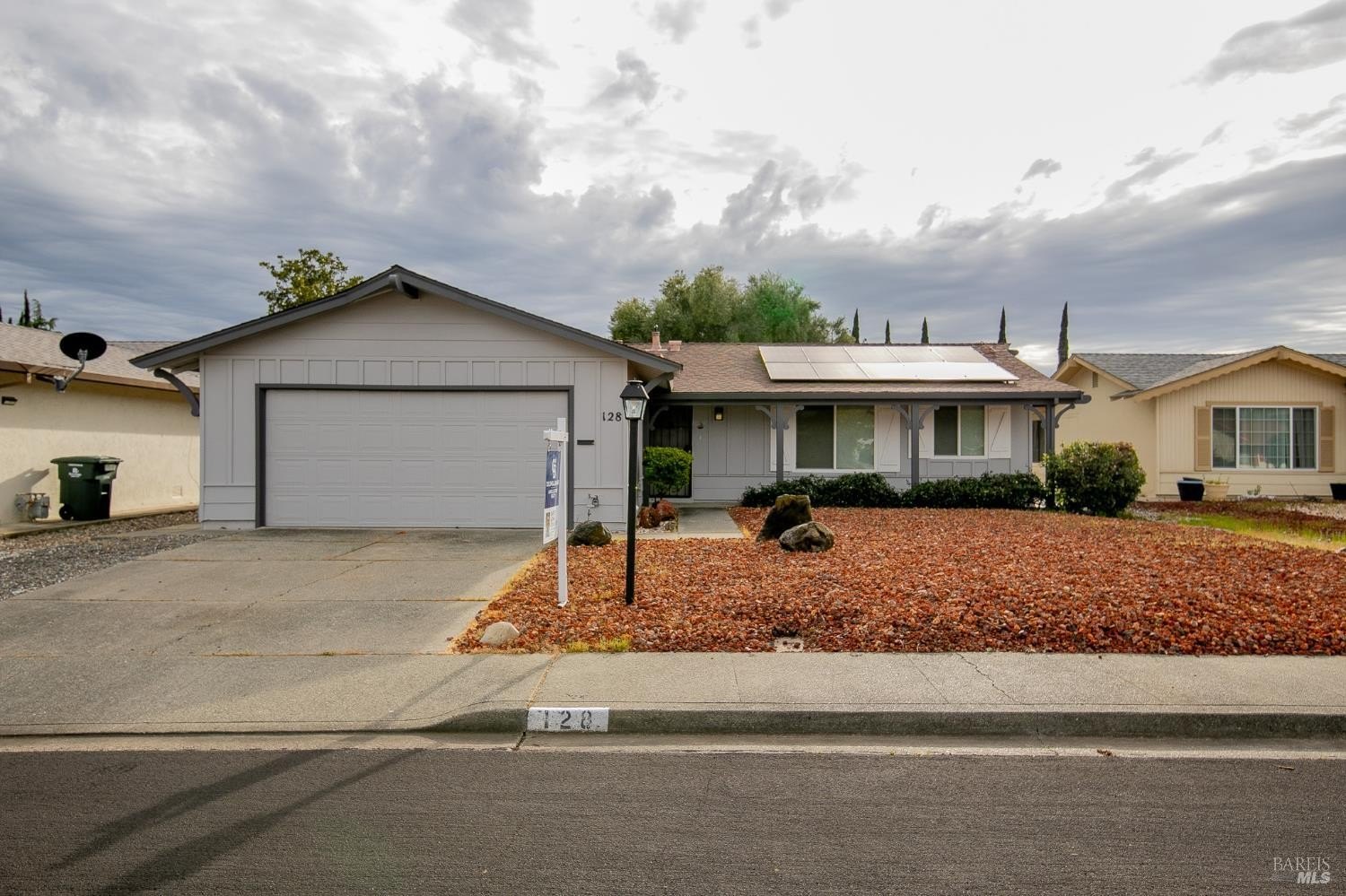 Single Family 2BR 2BA - 128 Lassen Circle, Vacaville, CA
