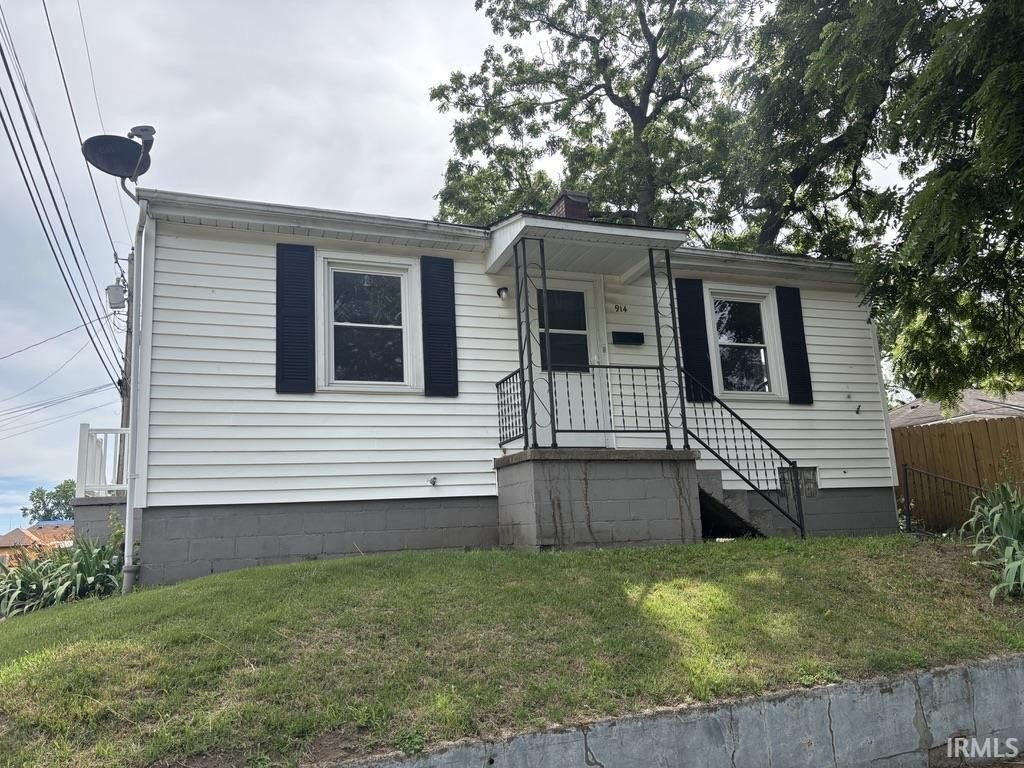 Single Family 2BR 1BA - 914 Bayou Street, Vincennes, IN