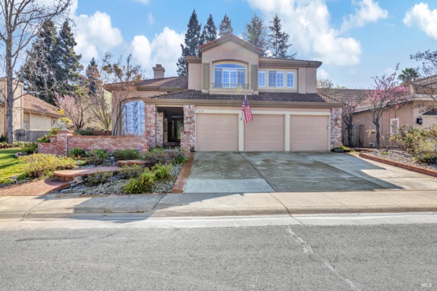 Single Family 5BR 3BA - 3229 Seminole Circle, Fairfield, CA
