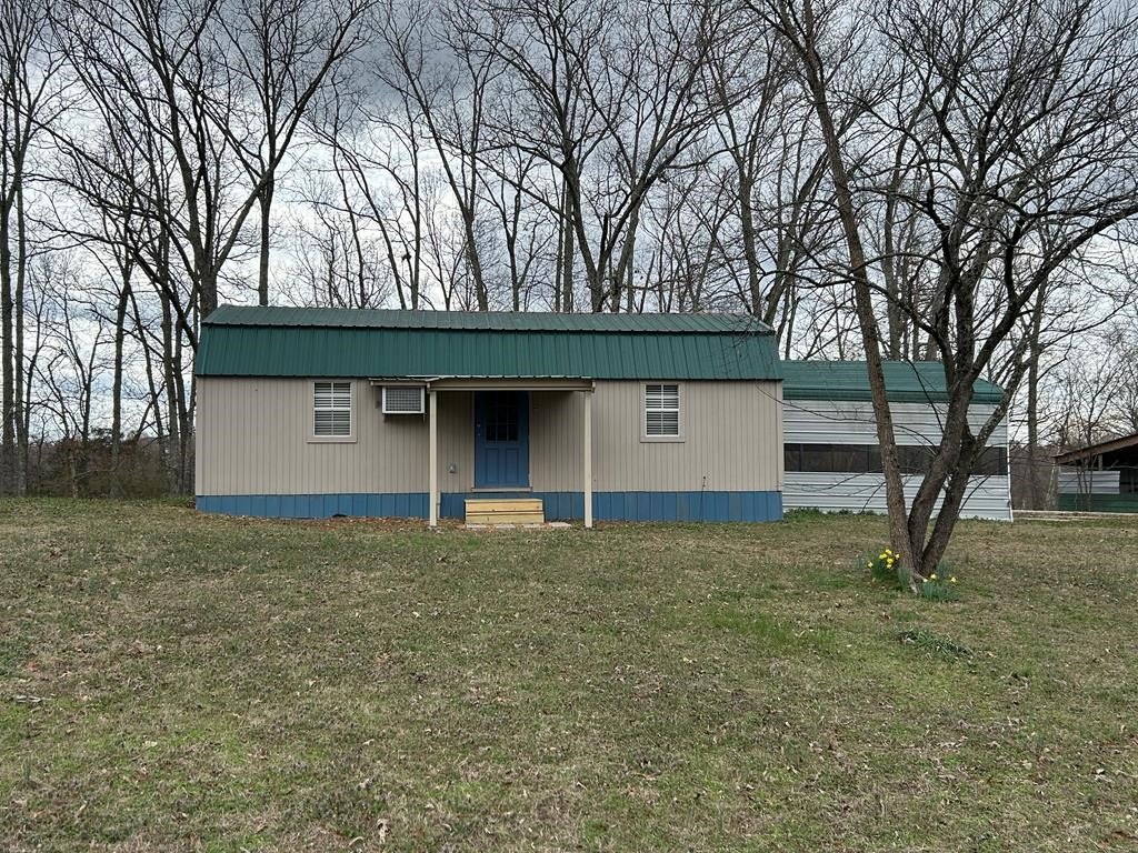 Single Family 1BR 1BA - 130 CLEMENT ST, BIG SANDY, TN