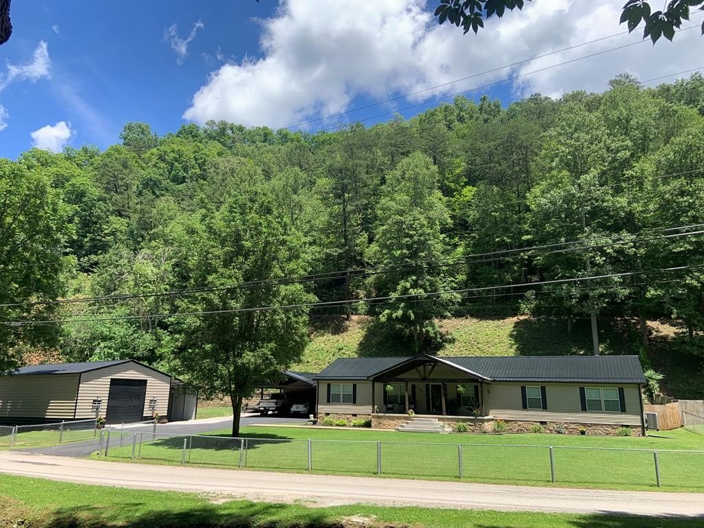 Single Family 4BR 2BA - 204 Gardner Fork, Shelbiana, KY