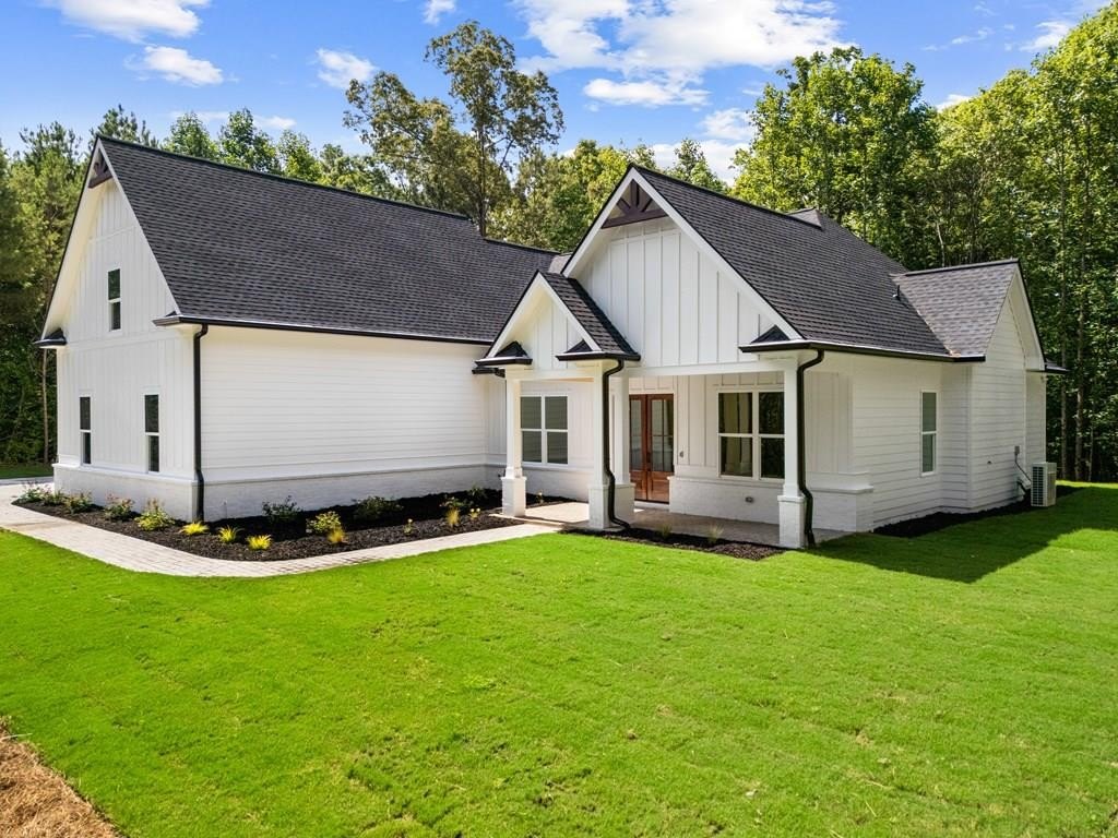 Single Family 4BR 4BA - 126 Jerusalem Farms Trail, Jasper, GA