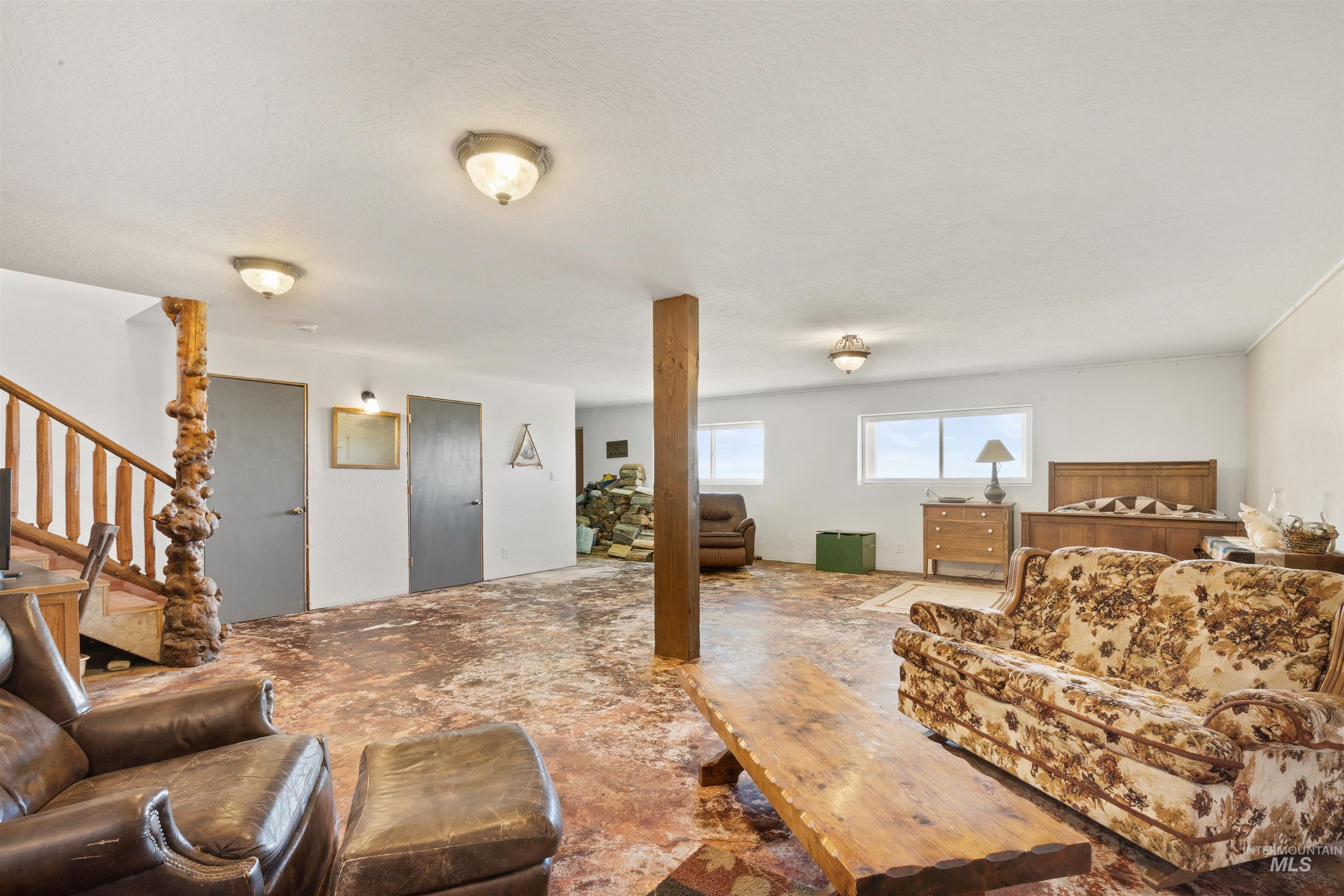 111 Western Sky Ln  