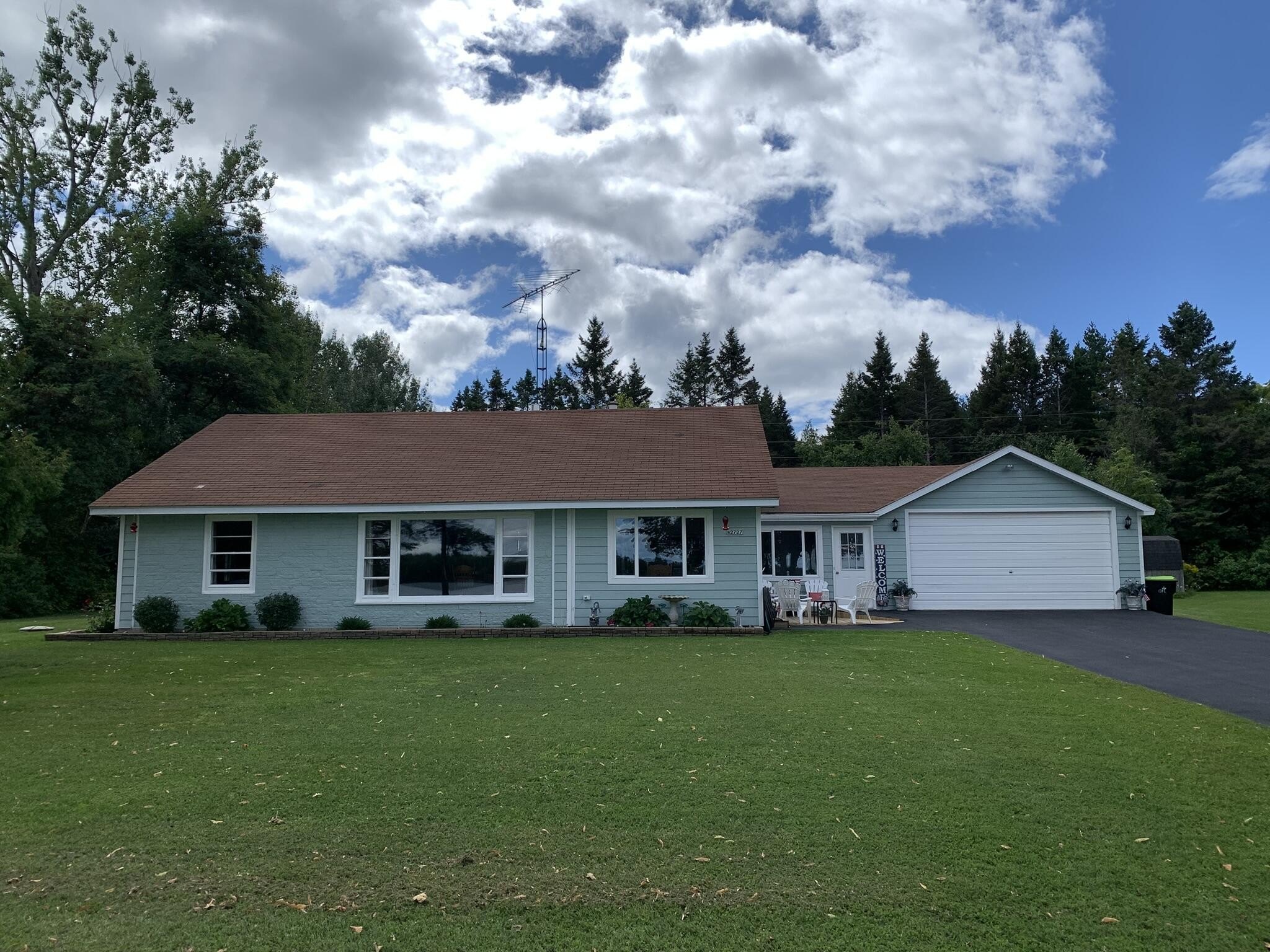 Single Family 3BR 2BA - 2727 W Brevort Lake RD, Moran, MI