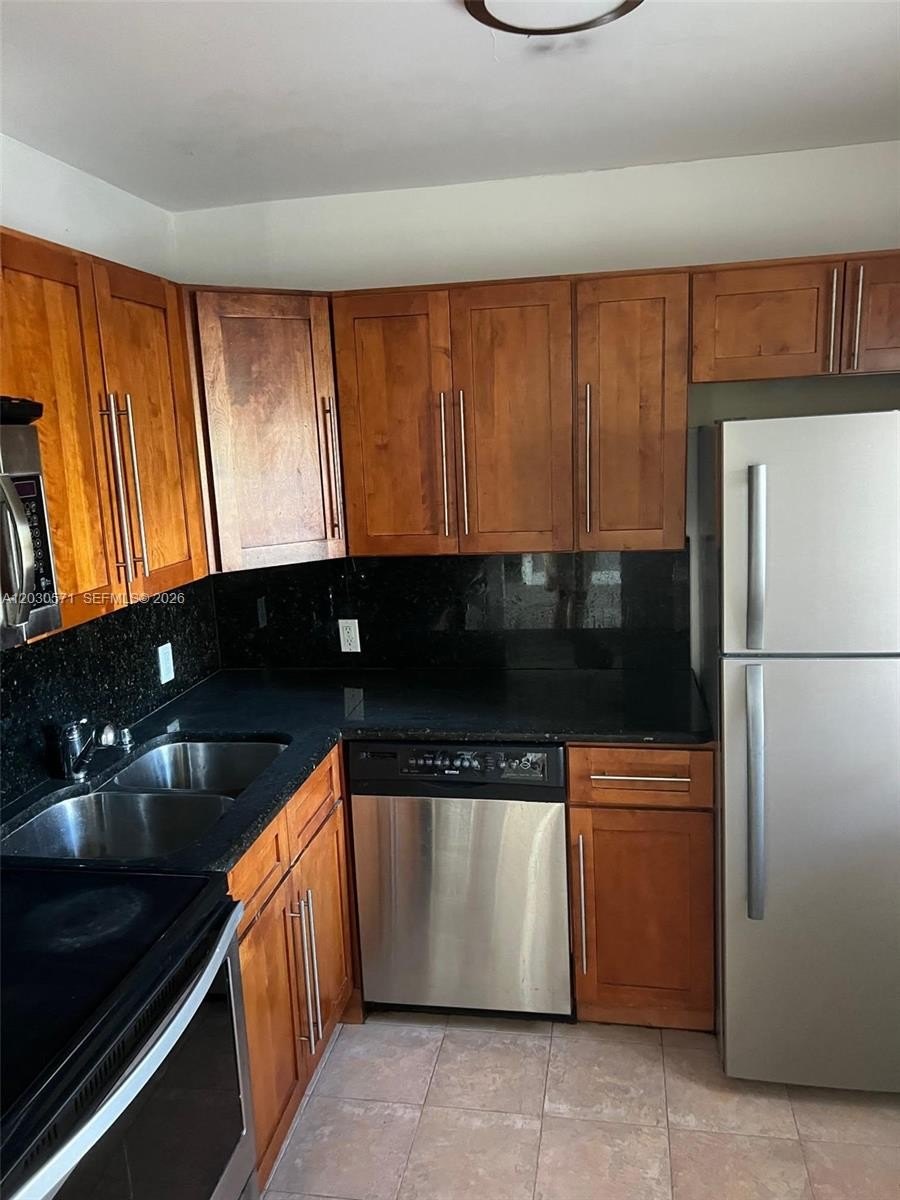 Condo 2BR 2BA - 3301 N Country Club Dr, Aventura, FL
