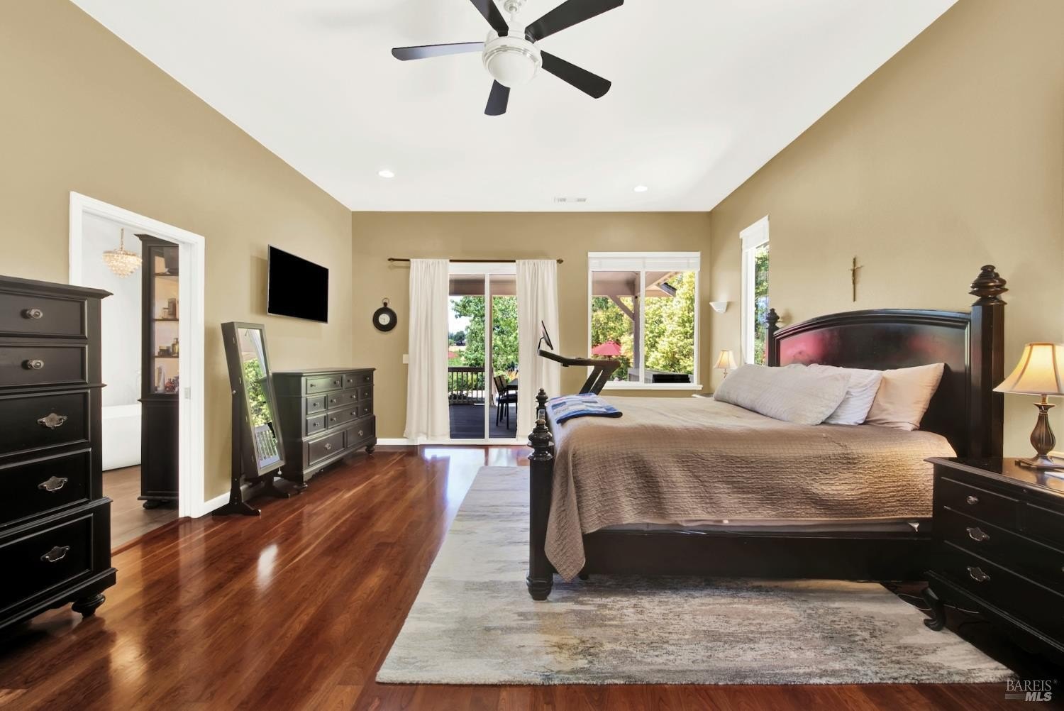 Single Family 4BR 2BA - 1597 Estee Avenue, Napa, CA