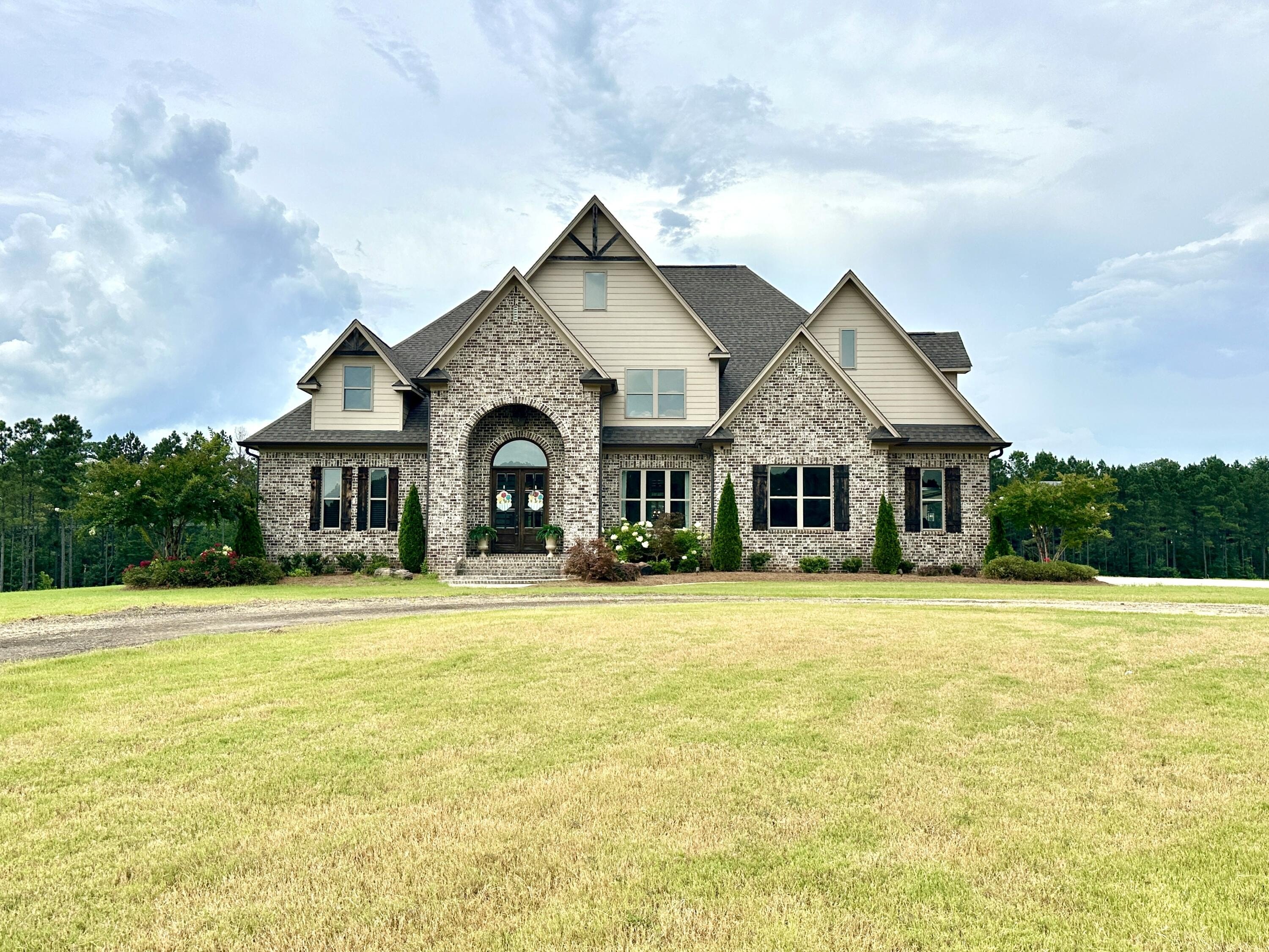 Single Family 5BR 5BA - 236 Rd 1400, Mooreville, MS