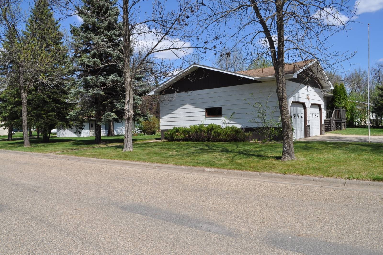 Single Family 2BR 2BA - 1301 Lenham SE Ave, Cooperstown, ND