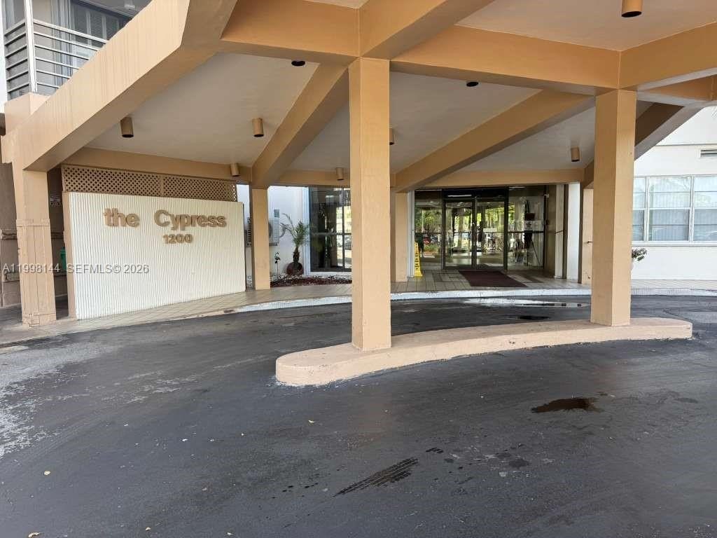 Condo 2BR 2BA - 1200 Saint Charles Pl, Pembroke Pines, FL