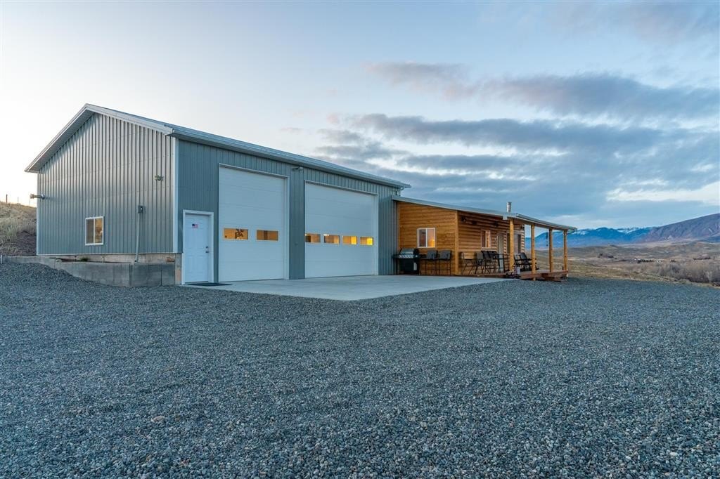 Single Family 2BR 2BA - 4183 Trapper Creek Rd, Shell, WY