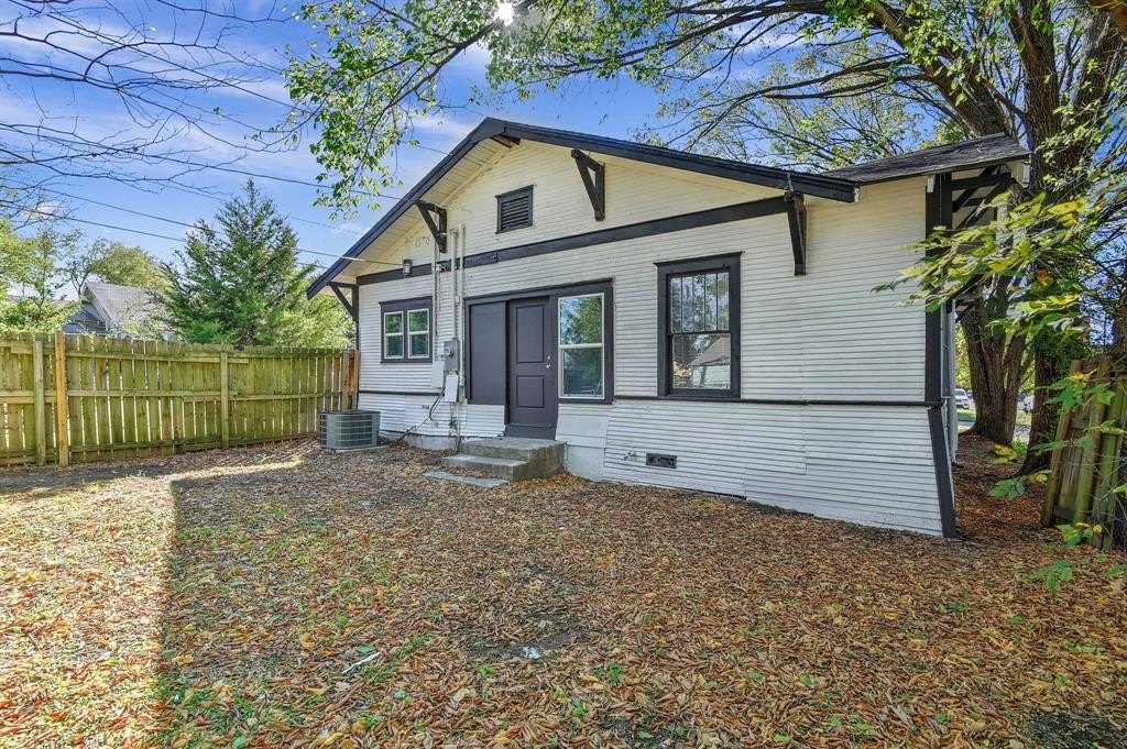 Single Family 3BR 2BA - 1115 S Rusk Avenue, Denison, TX