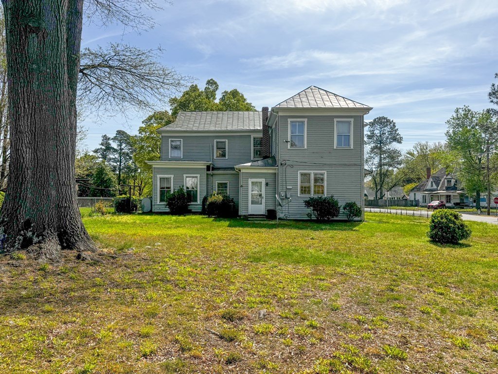 Single Family 4BR 2BA - 410 Brunswick Avenue, Blackstone, VA